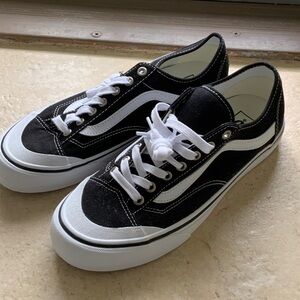 Vans classic ultra Cush Black and White Sneakers Women 10 Men 8.5